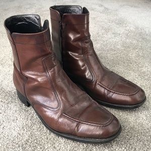 Vintage Florsheim leather boots.Side zip.  Size 10